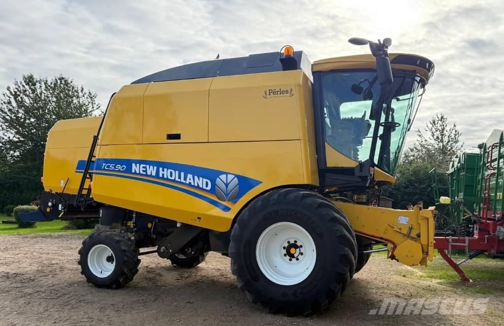 New Holland TC 5.90 Derliaus nuėmimo kombainai
