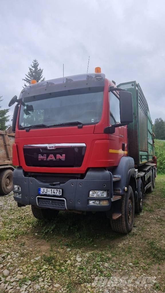 MAN TGS + Neuson 1266 Medienos smulkintuvai