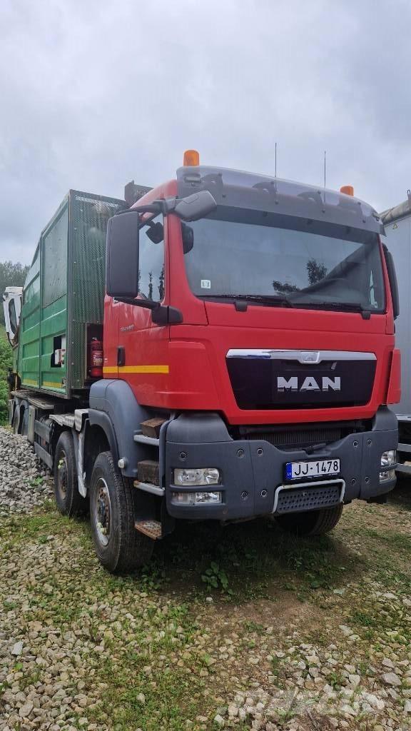 MAN TGS + Neuson 1266 Medienos smulkintuvai