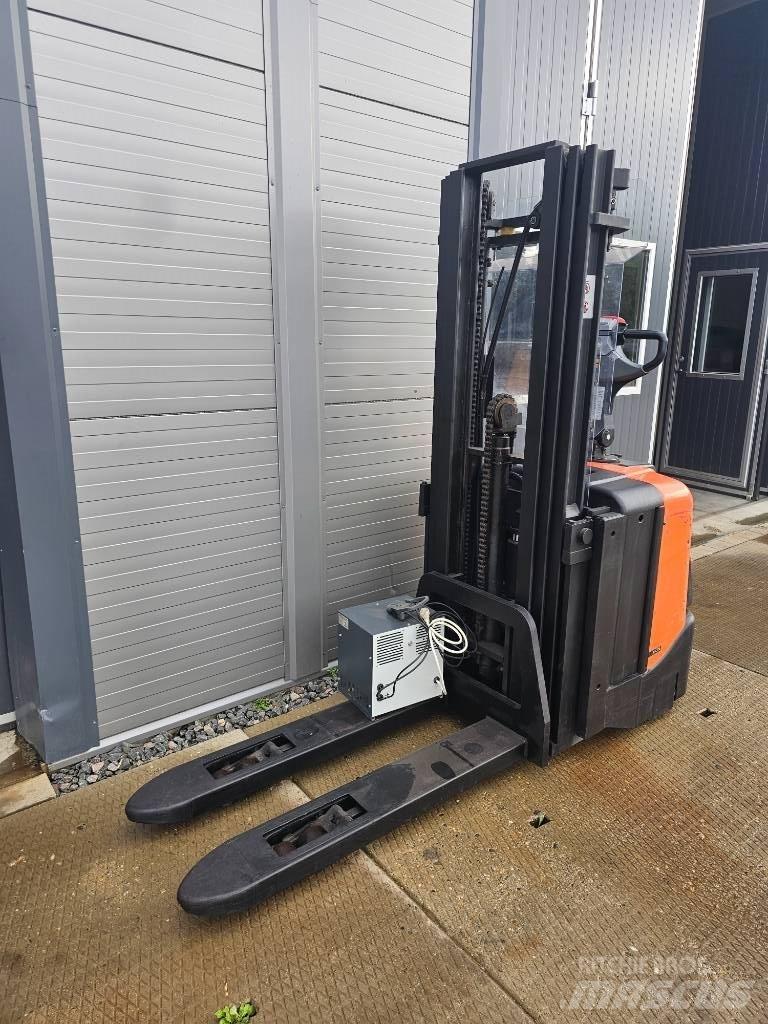 BT SPE 125 L 4150mm Rankiniai vėžimėliai