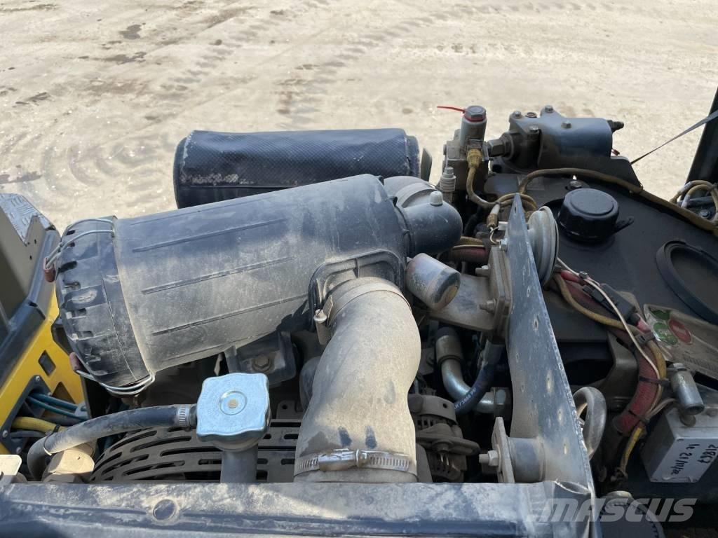 Bomag BW 100 AD-5 Porinių būgnų volai