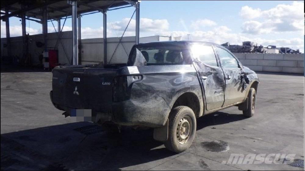 Mitsubishi L 200 4 Pikapai / Bortiniai sunkvežimiai