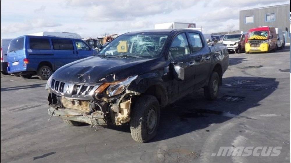 Mitsubishi L 200 4 Pikapai / Bortiniai sunkvežimiai
