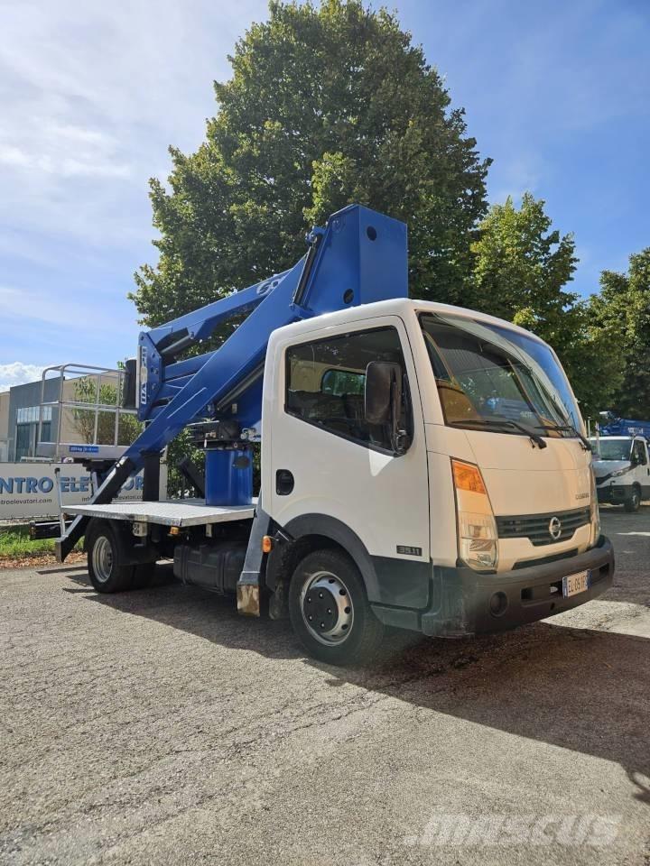 Socage DA 320 Ant vilkikų montuojamos kėlimo platformos