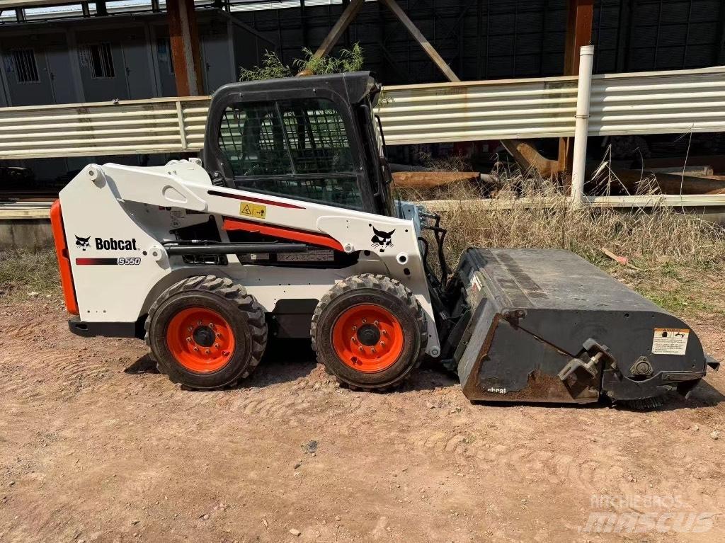 Bobcat S 550 Krautuvai su šoniniu pasukimu