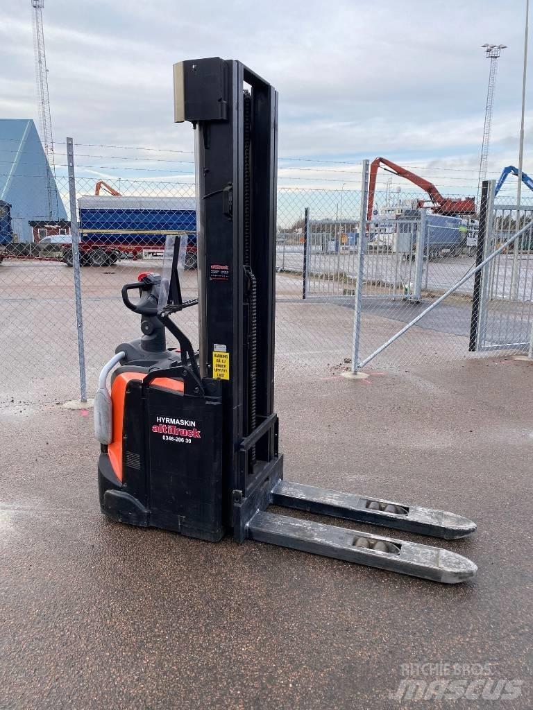 Toyota BT SPE 140 Rankiniai vėžimėliai