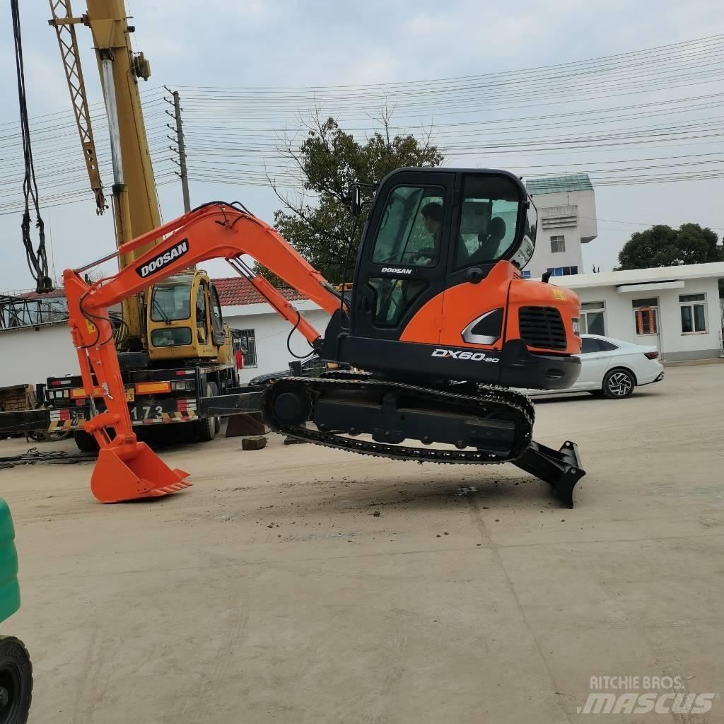 Doosan DX 60 Vikšriniai ekskavatoriai