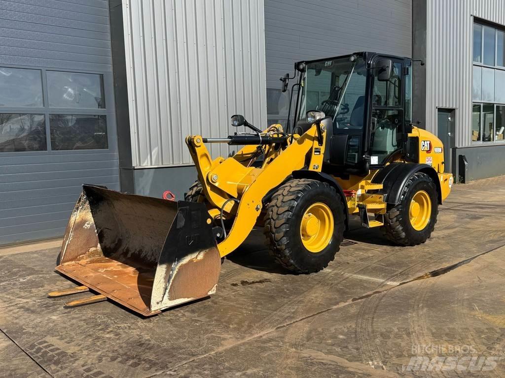 CAT 908M Naudoti ratiniai krautuvai