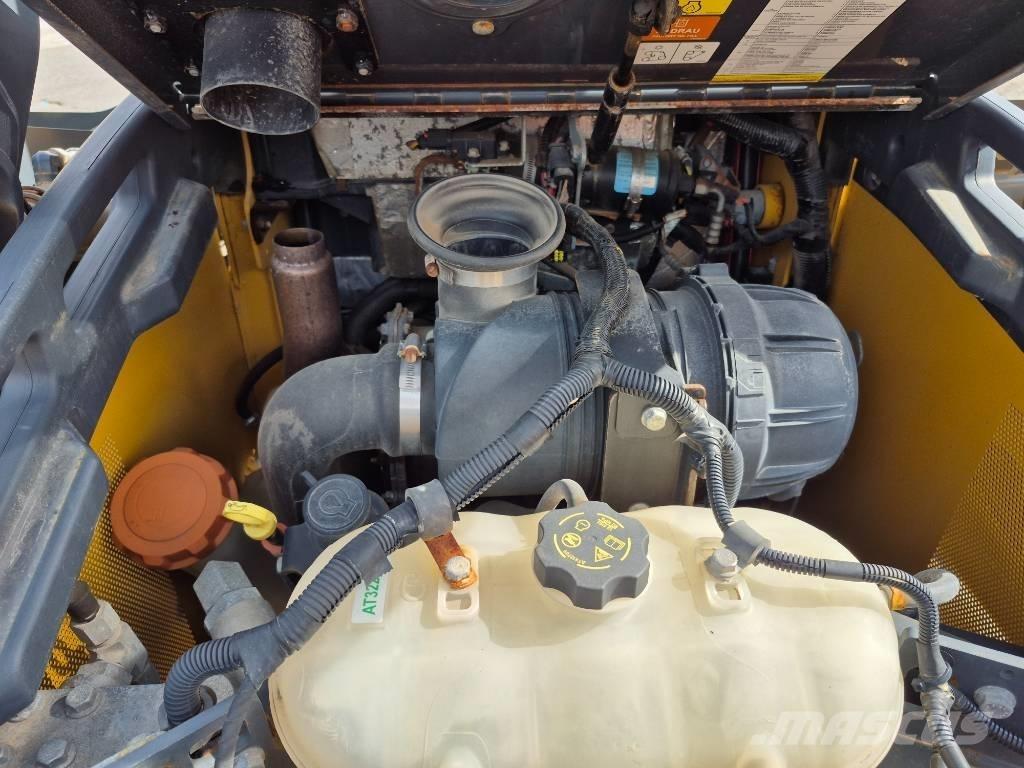 John Deere 320G Krautuvai su šoniniu pasukimu