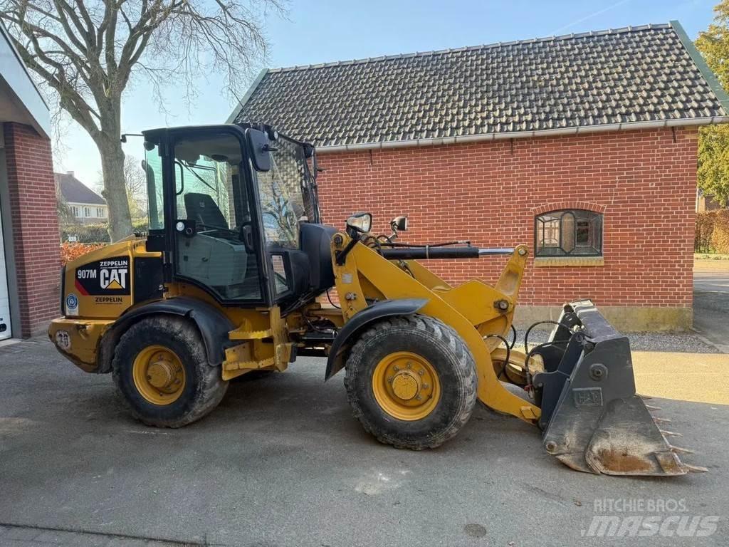 CAT 907M Naudoti ratiniai krautuvai