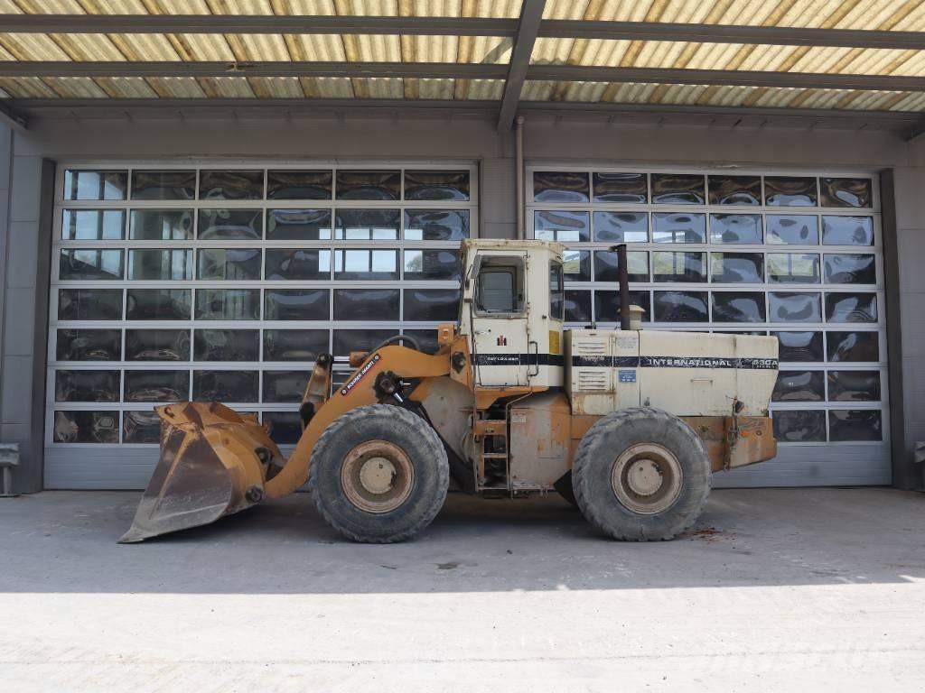 International 530 A Naudoti ratiniai krautuvai