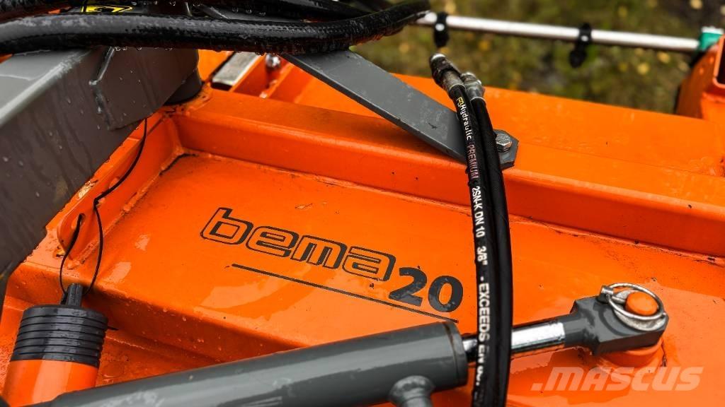 John Deere 3046R Naudoti kompaktiški traktoriai