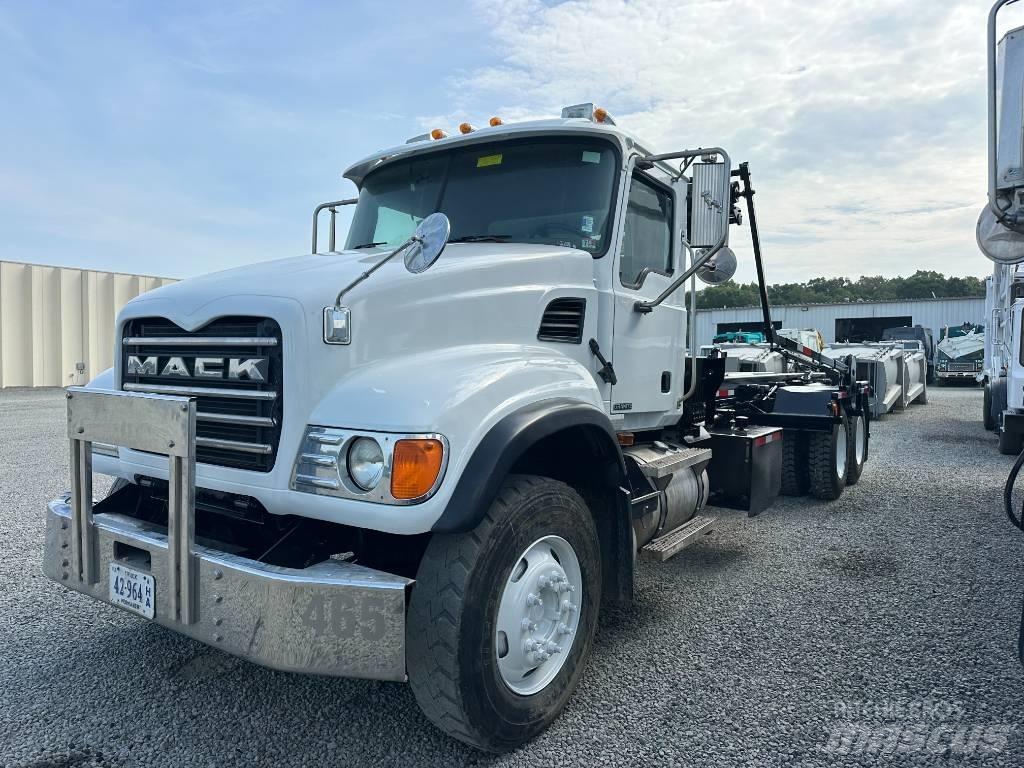 Mack CV 713 Savivarčiai su kabeliniu keltuvu