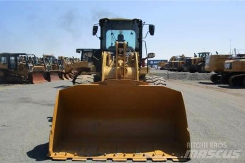 CAT 930K Naudoti ratiniai krautuvai