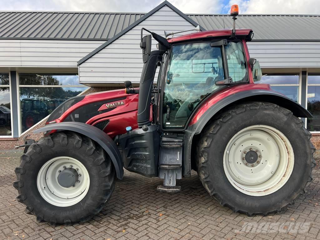 Valtra T 174 Versu Traktoriai