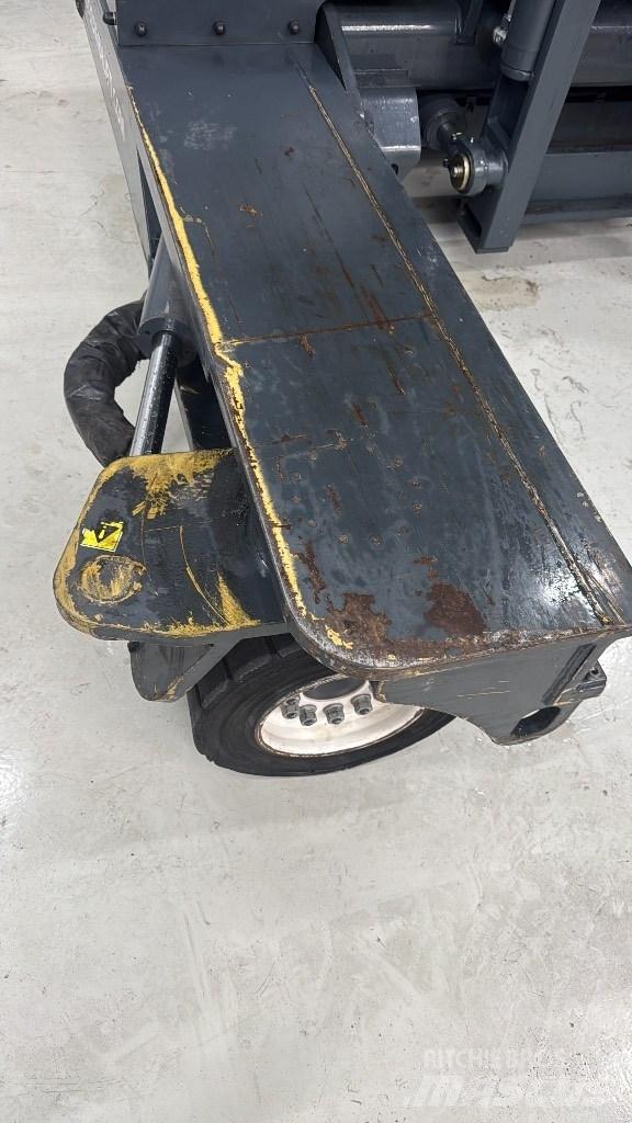 Combilift C 4000 Krautuvai su pakrovimu iš šonų