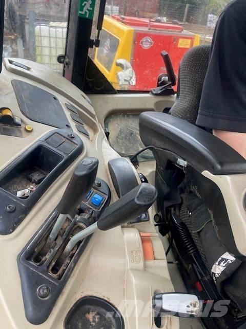 Massey Ferguson 5710 Traktoriai