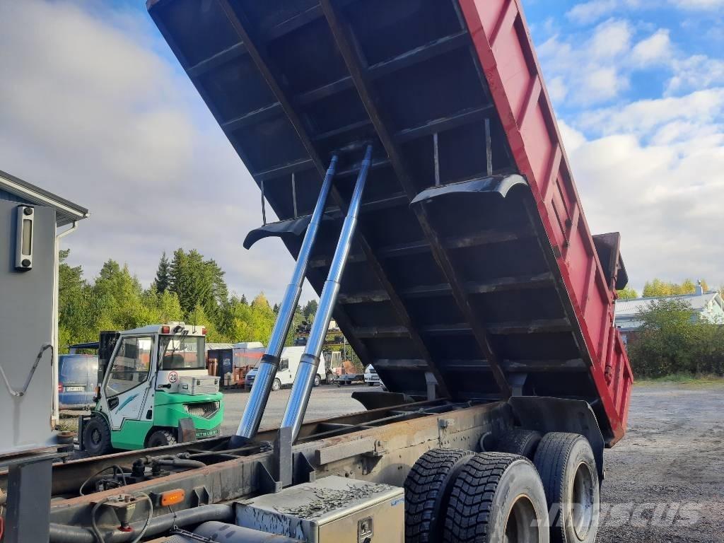 Scania 113 Savivarčių priekabų vilkikai