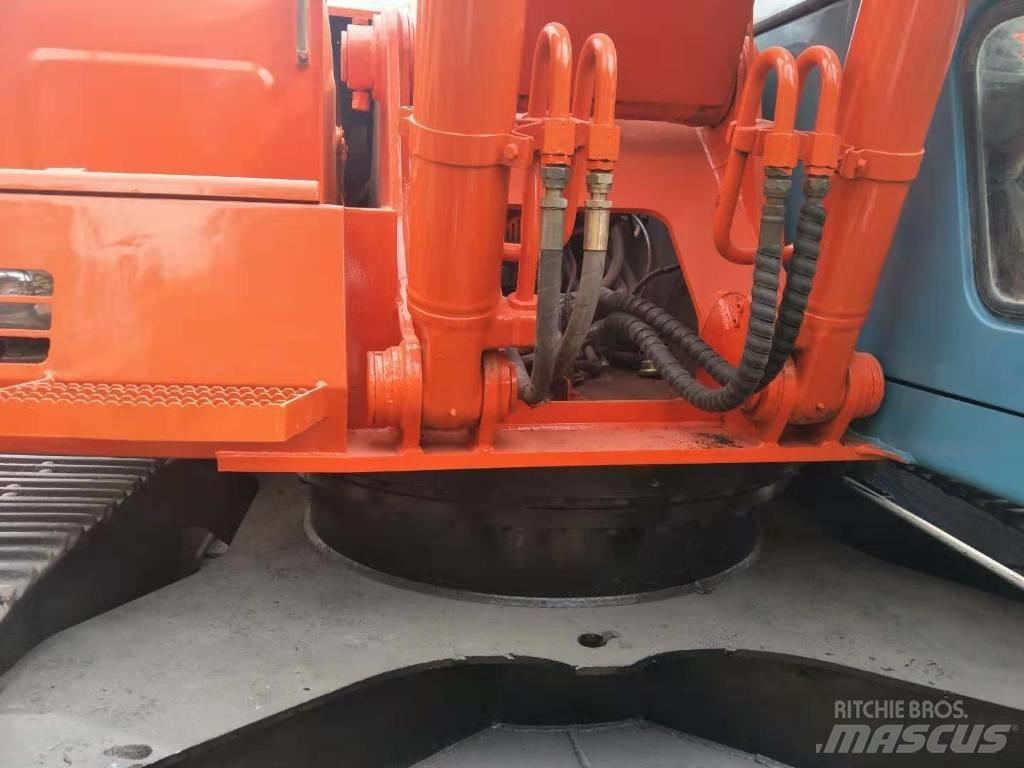 Hitachi EX 200-3 Vikšriniai ekskavatoriai