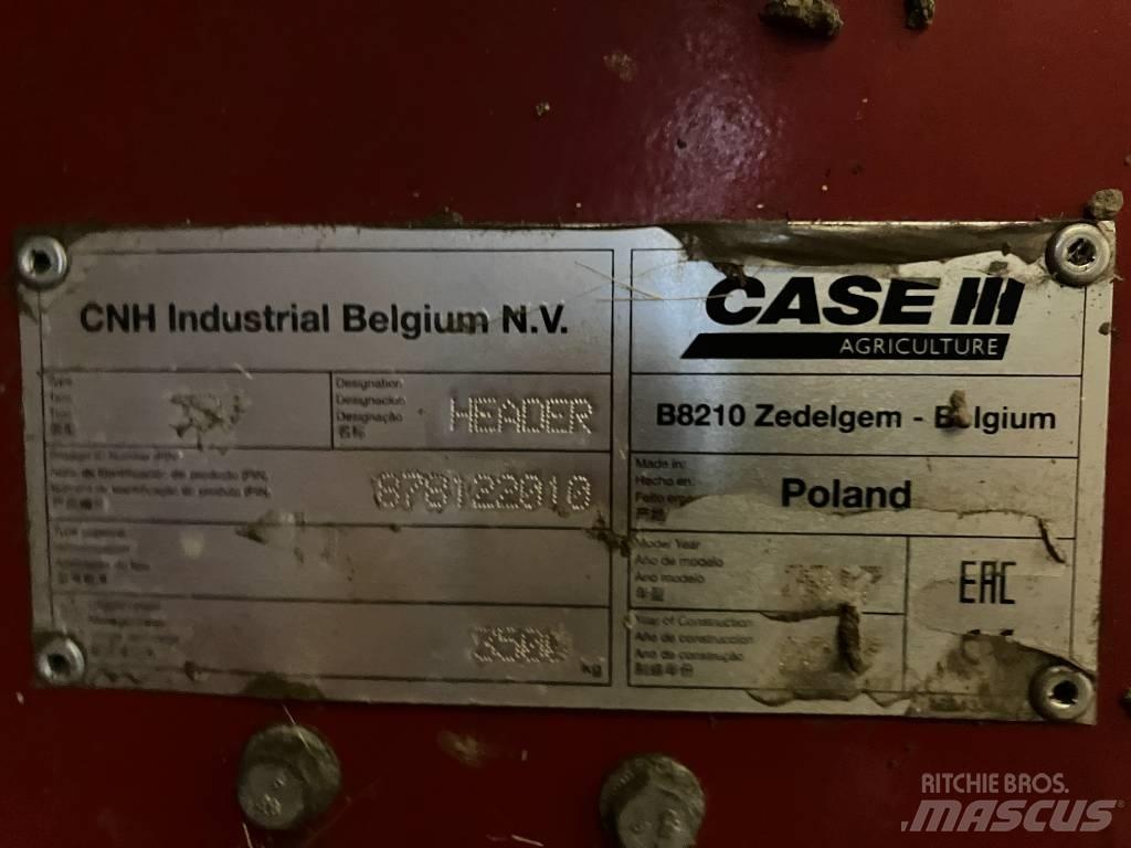Case IH Axial 8240 Derliaus nuėmimo kombainai