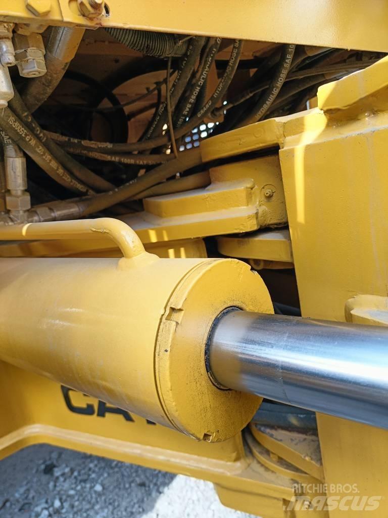 CAT 140K Greideriai