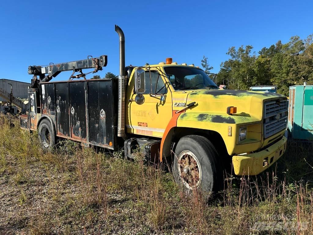 Ford F700 Visuotinės / bendrosios paskirties automobiliai