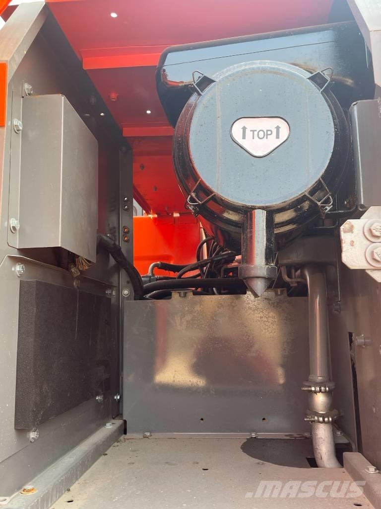 Hitachi 210LC Vikšriniai ekskavatoriai