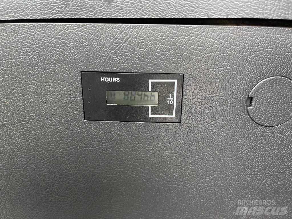 Hyundai HX140L Vikšriniai ekskavatoriai