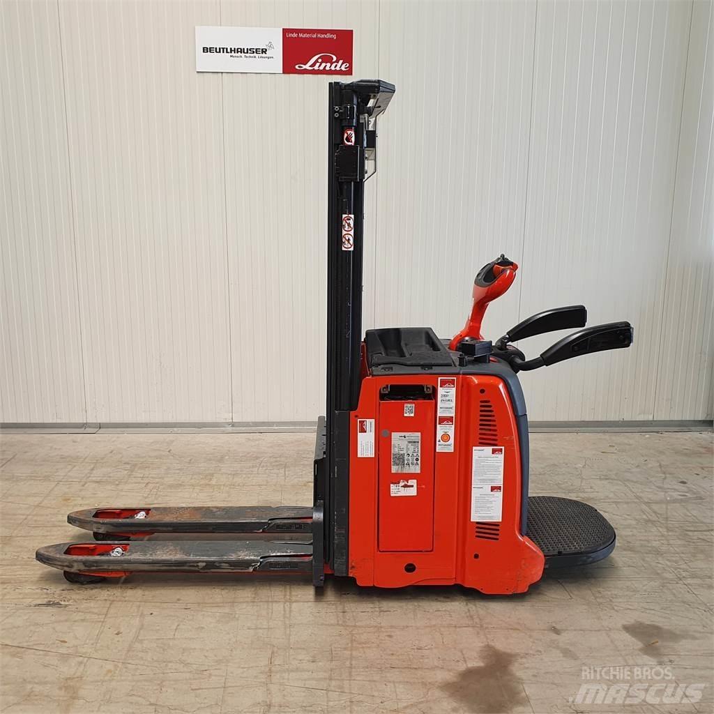 Linde D12AP Rankiniai vėžimėliai