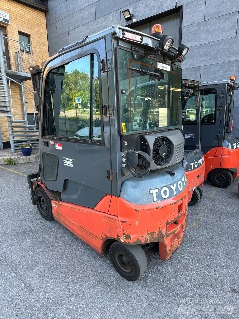 Toyota 8FBMT35 Rankiniai vėžimėliai