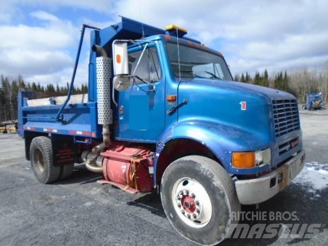 International 8100 Savivarčių priekabų vilkikai