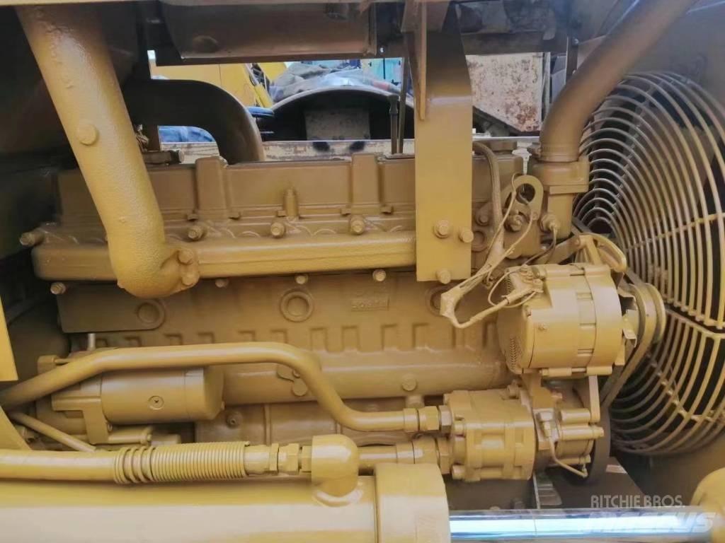 CAT D 4 C Vikšriniai buldozeriai