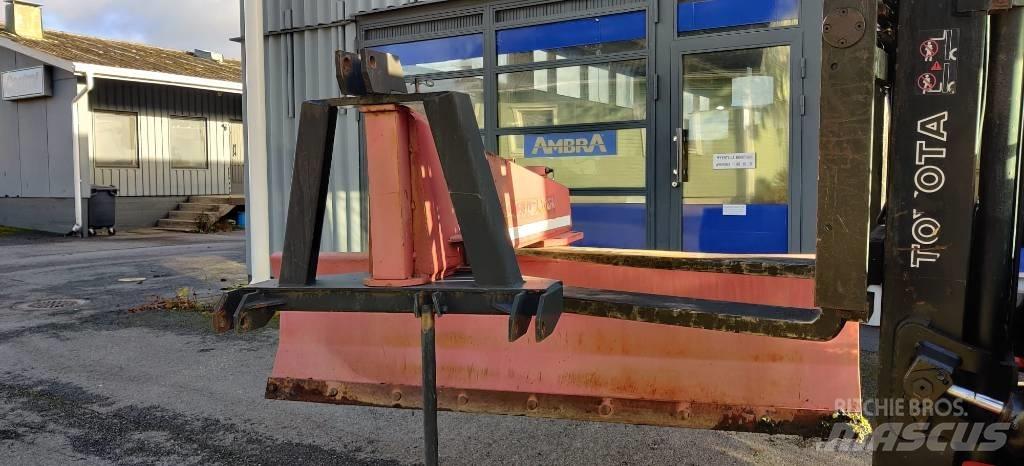 Pomo 2500 Kelių valytuvai