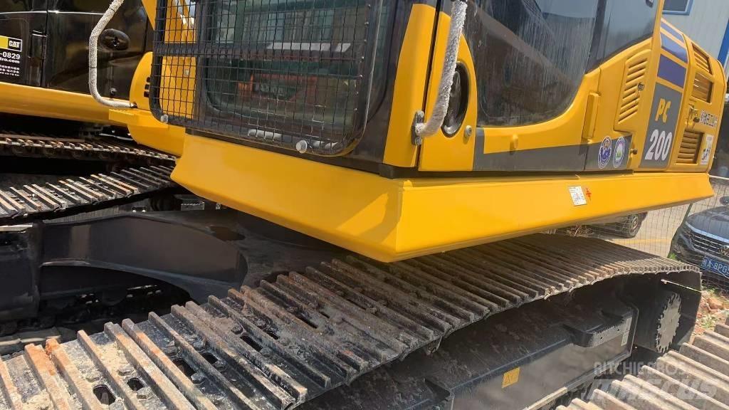 Komatsu PC 200 Vikšriniai ekskavatoriai