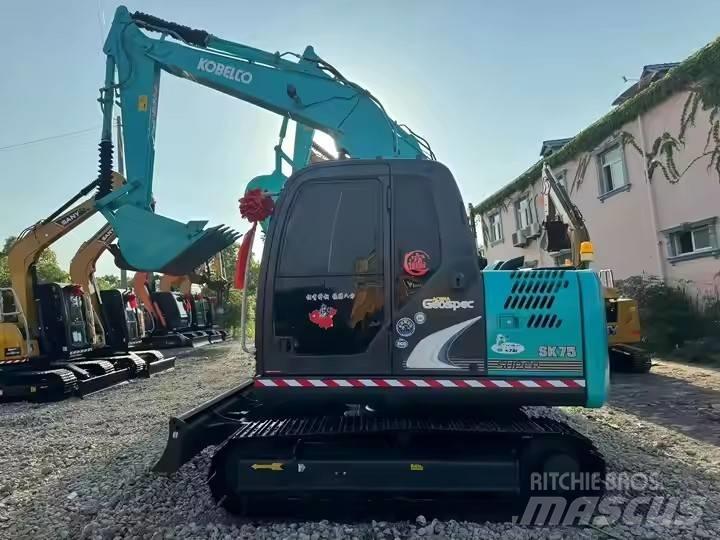 Kobelco SK 75 Vikšriniai ekskavatoriai