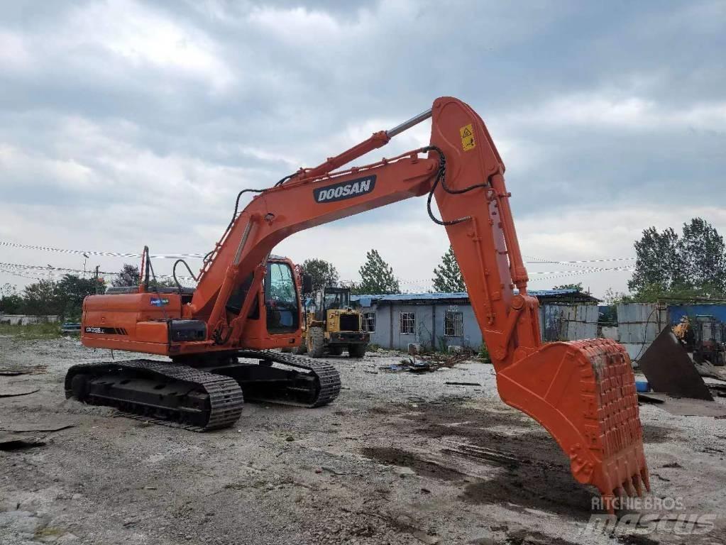 Doosan DX 225 LC Vikšriniai ekskavatoriai