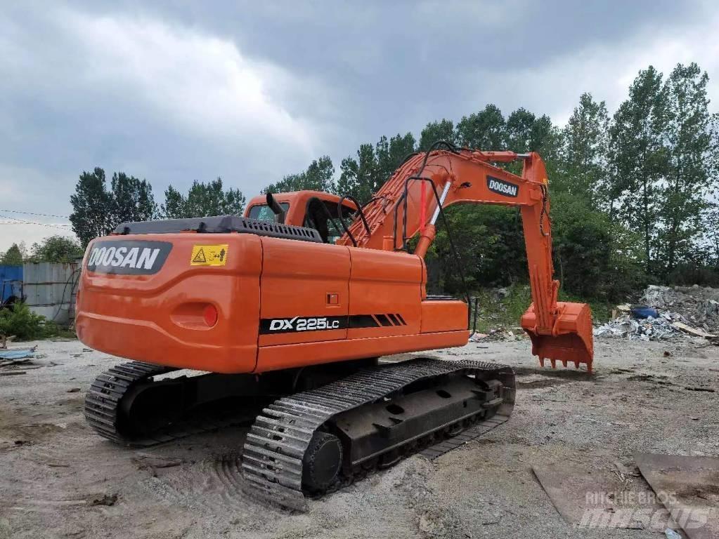 Doosan DX 225 LC Vikšriniai ekskavatoriai