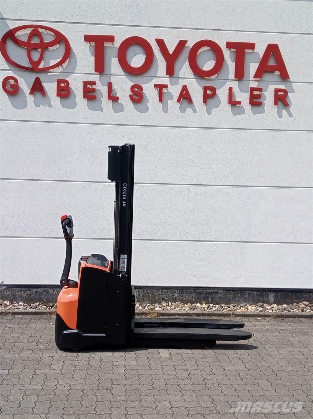 Toyota SWE120L Rankiniai vėžimėliai