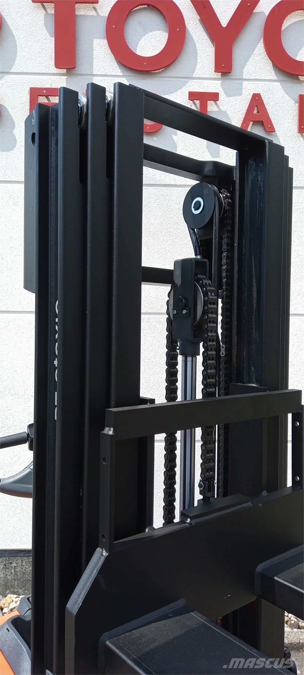 Toyota SWE120L Savaeigiai rietuvai