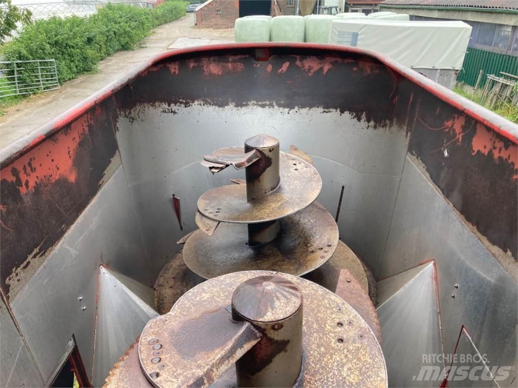 RMH Titanium 16 Pašarų maišytuvai-dalytuvai