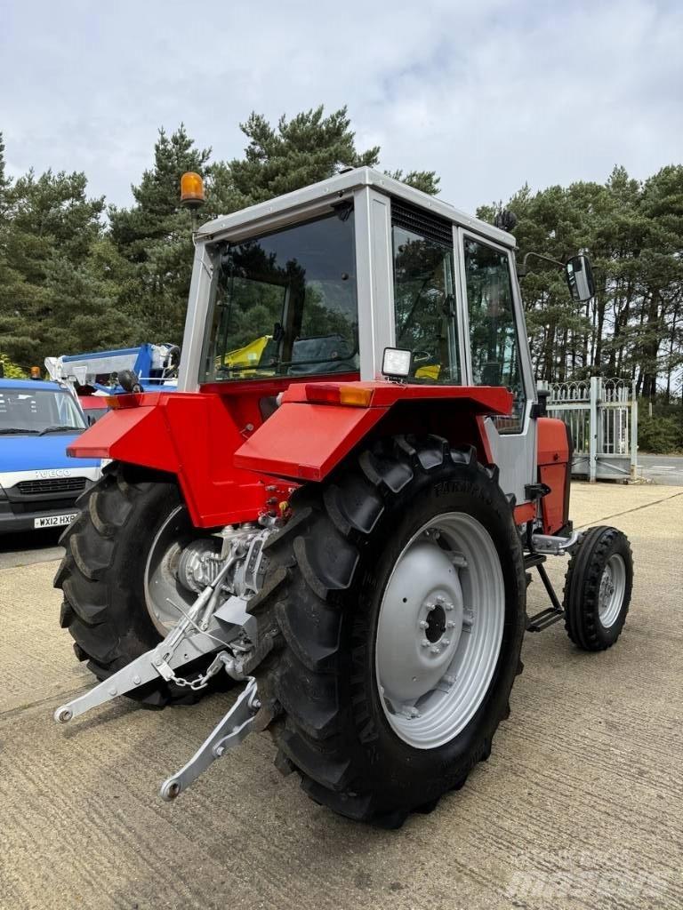 Massey Ferguson 690 Traktoriai