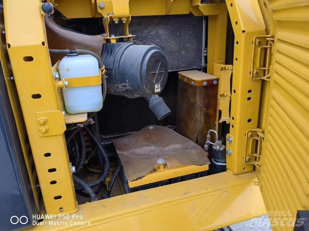 Komatsu PC130 Vikšriniai ekskavatoriai