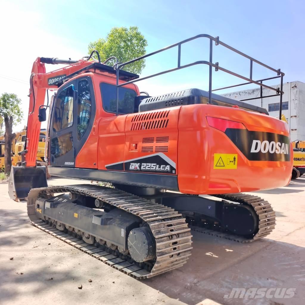 Doosan DX 225 LCA Vikšriniai ekskavatoriai