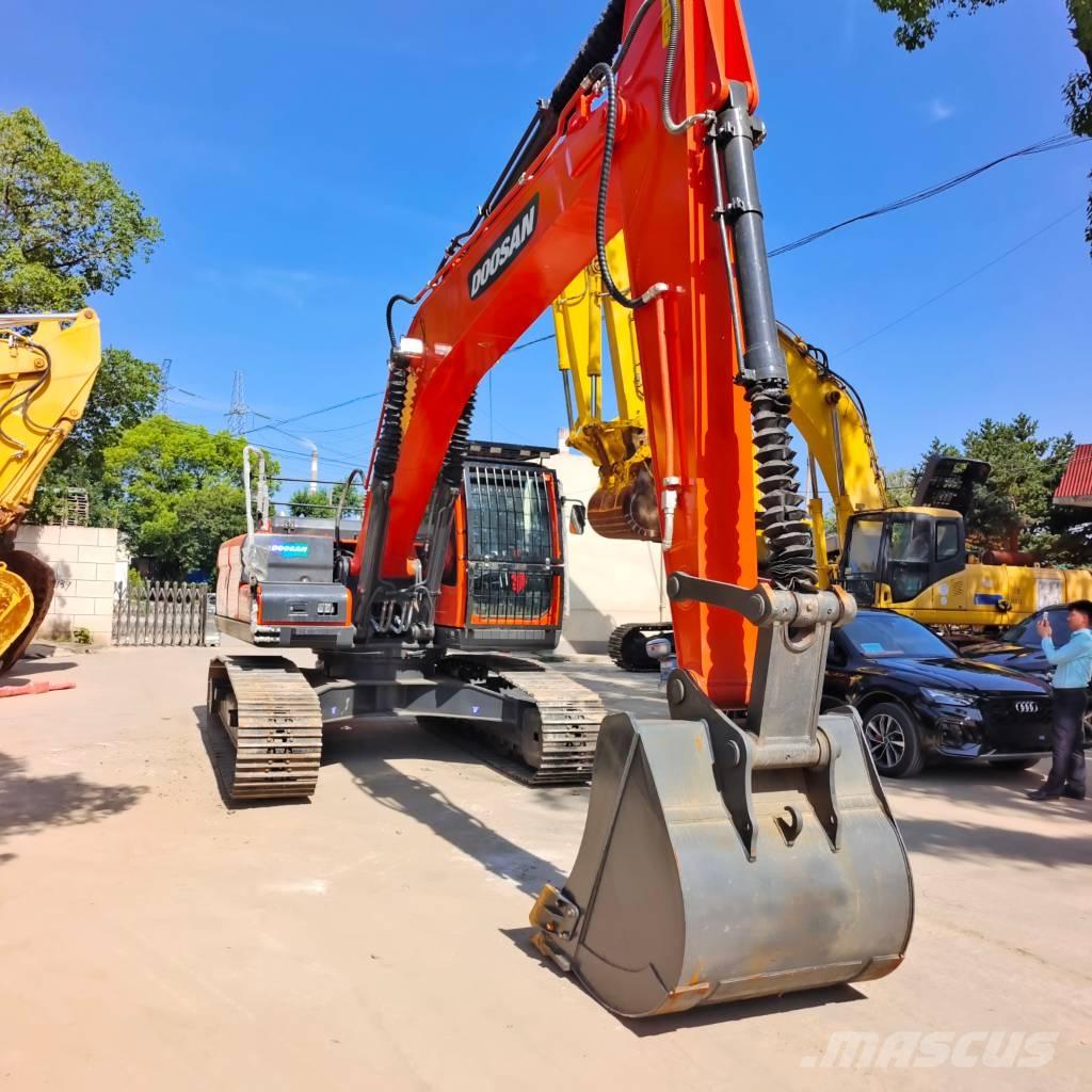 Doosan DX 225 LCA Vikšriniai ekskavatoriai