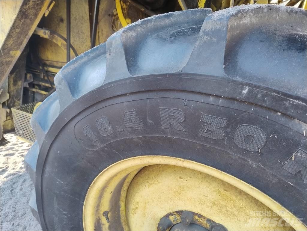New Holland 8030 Derliaus nuėmimo kombainai