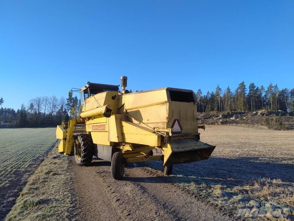 New Holland 8030 Derliaus nuėmimo kombainai