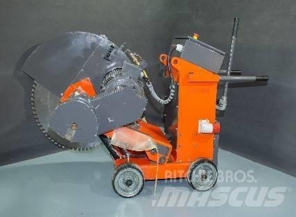 Husqvarna FS1200 Statyba - Kita