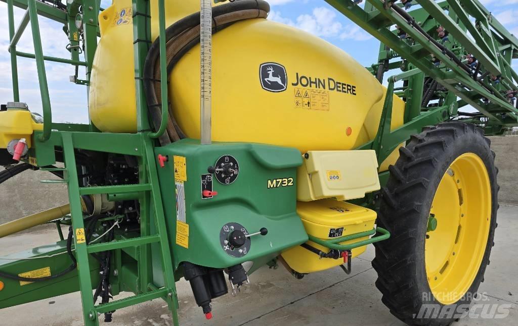 John Deere M 732 Prikabinami purkštuvai