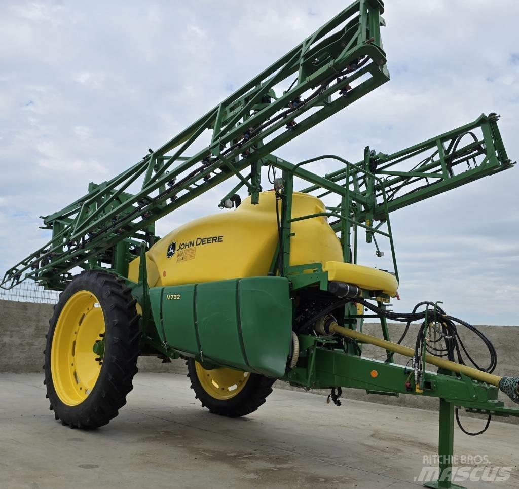 John Deere M 732 Prikabinami purkštuvai