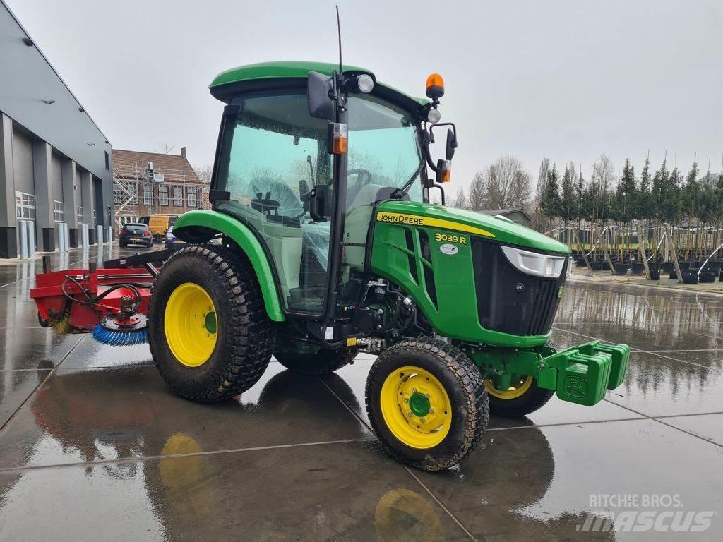 John Deere 3039R Traktoriai